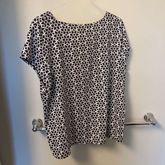 Top - Picture 2 of 2